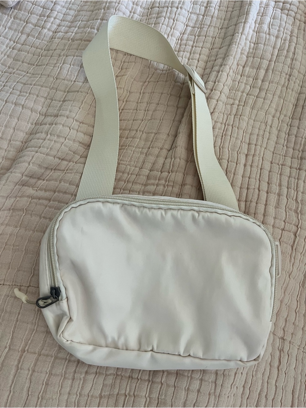 Everyday Cream belt Bag - ivory color